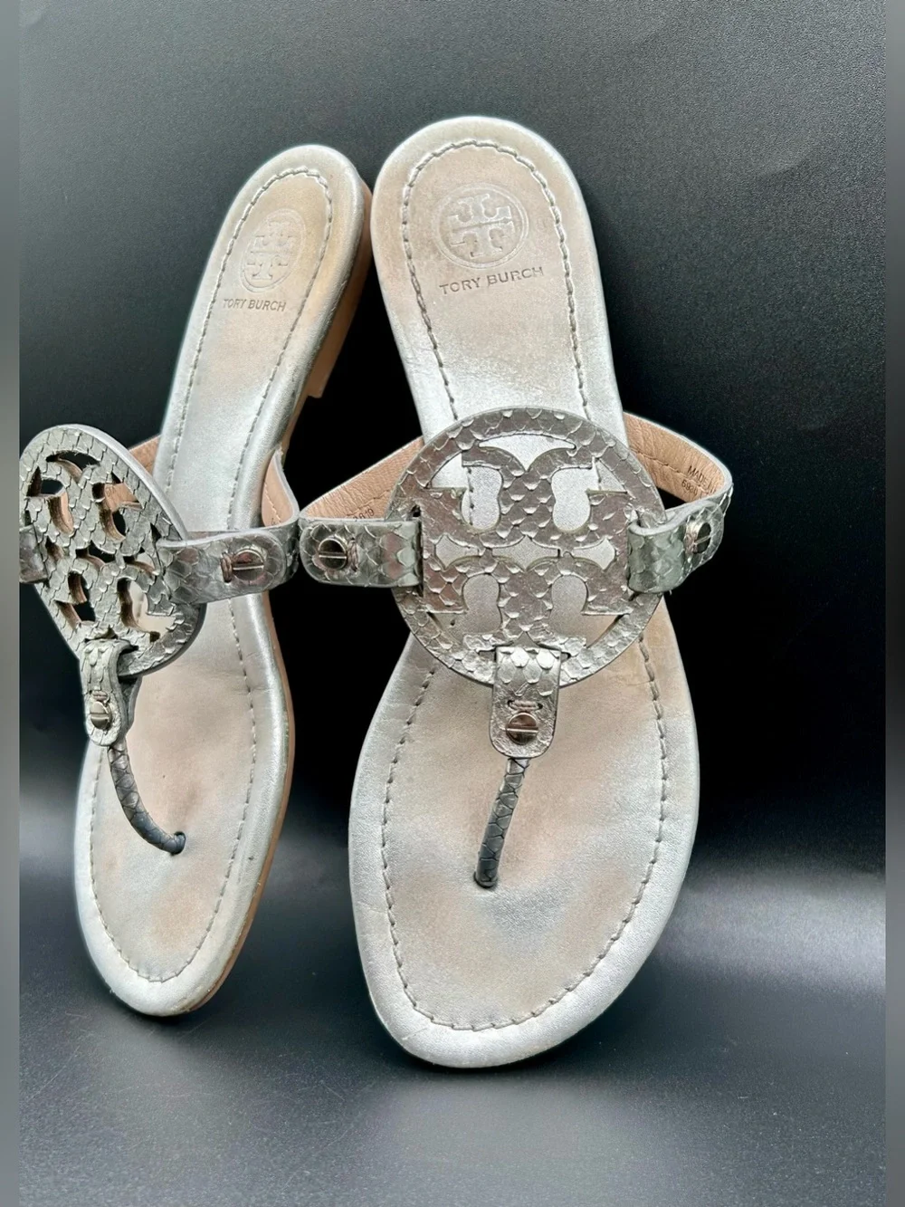 TORY BURCH Miller Thong Sandals - Silver Metallic Snakeskin - Texture. Size 8